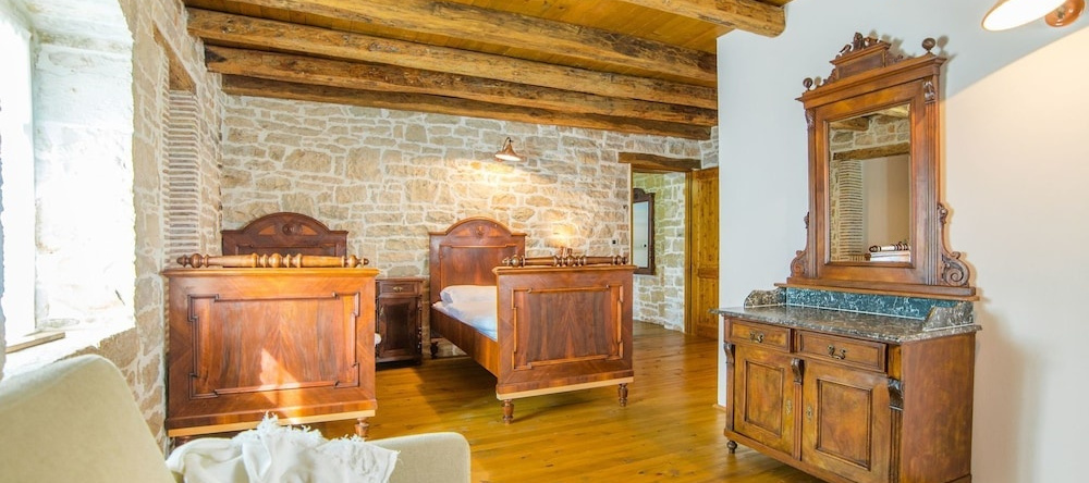 Enchanting villa with beautiful stone architecture, 塞利纳 — 照片 1