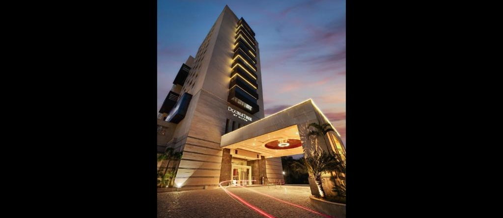 DoubleTree by Hilton Hotel Gurgaon - New Delhi NCR, 古尔冈 — 照片 1