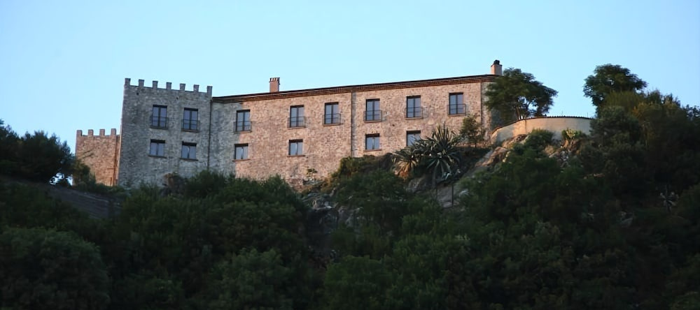 Il Castello Dei Principi Sanseverino, Viggianello — photo 1