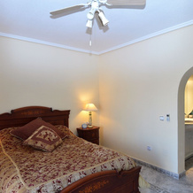 Detached villa with a swimming pool and amazing view of the La Marquesa golf course, 克萨达城 — 照片 4