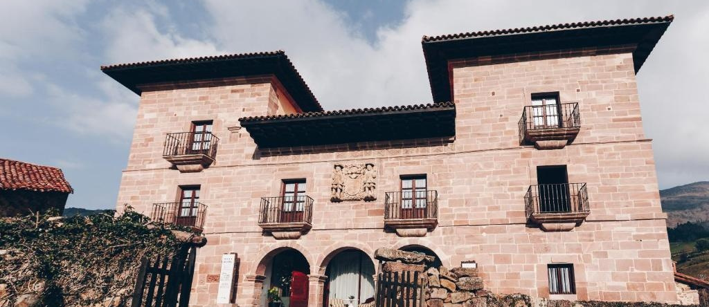 Arha Casona de Carmona (Antiguo Parador de Carmona-Cantabria), 卡韦尔尼加 — 照片 1