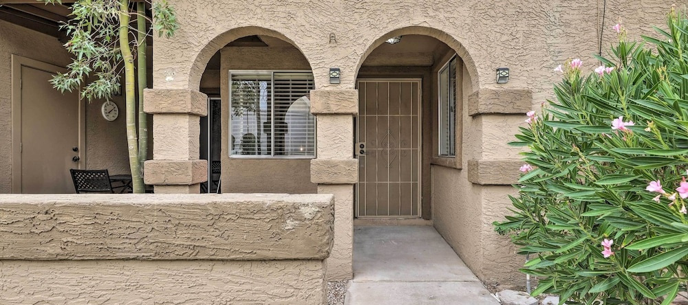 1 Mi To Dtwn Chandler: Townhome W/ Community Pool, Чандлер — фото 1