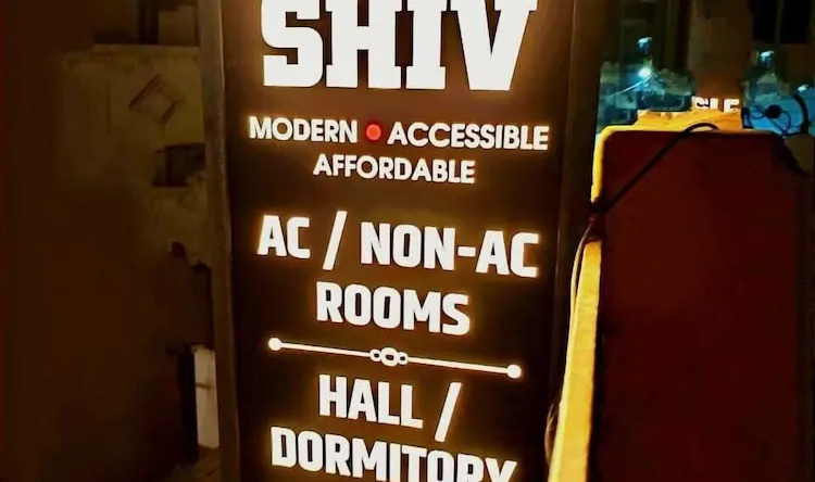 Sada Shiv Guest House near Ganga river, Varanasi — photo 1