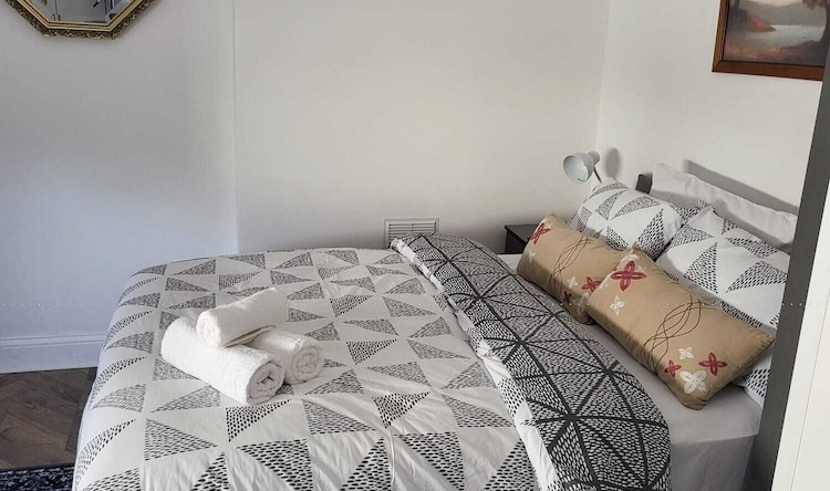 Lovely Double Room in a Flat, Greenhithe — photo 1