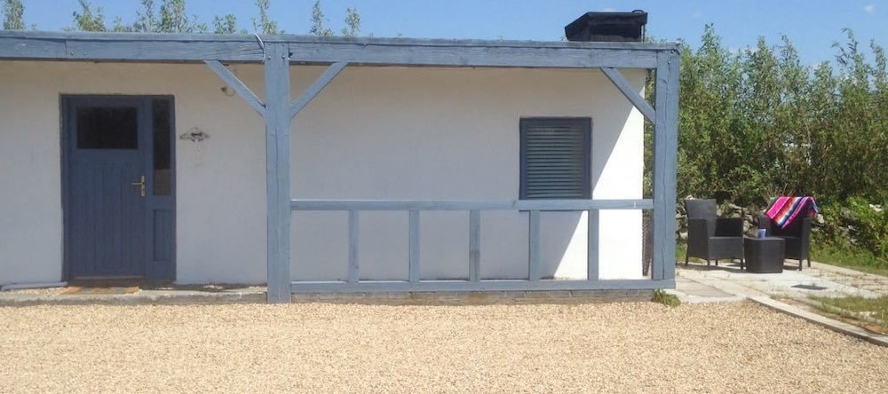 The Surf Hut At Beachcomber Cottage, Балликоннели — фото 1