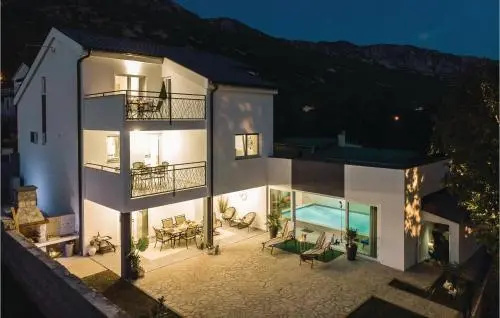 Four-Bedroom Holiday Home in Tribalj, 特里巴尔 — 照片 1