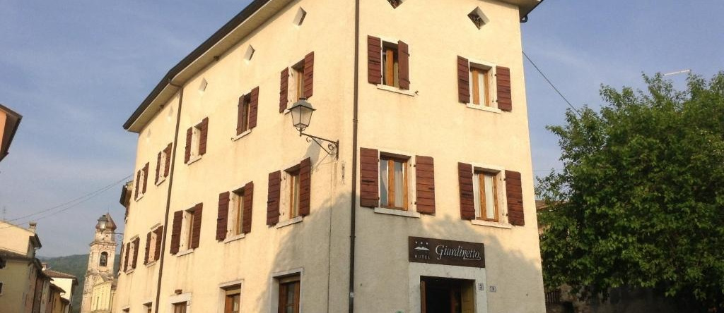 Hotel Giardinetto, 圣泽诺迪蒙塔尼亚 — 照片 1