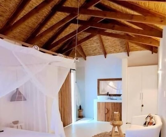 Coral Villa - Luxury Beachfront Villa with Private Pool by Karula, Inhambane — photo 1