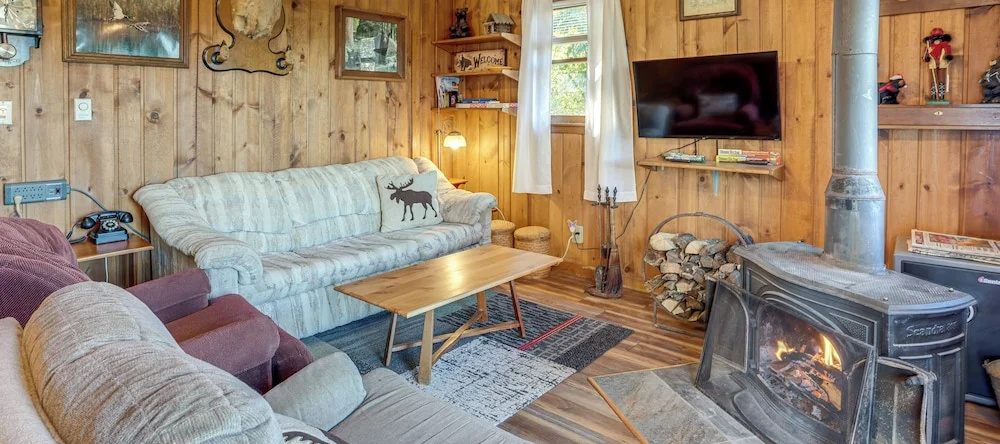 7 Mi to Main Street: Cabin w/ Deck in Stanley!, 比格梅多斯 — 照片 1