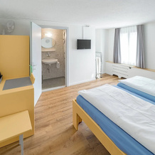 Hirschen Schwyz GmbH - Hostel, 施维茨 — 照片 2