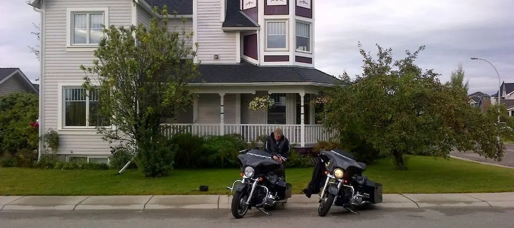 Charming Victorian Home In Okotoks Elegant Comfort & Modern Convenience, Окотокс — фото 1
