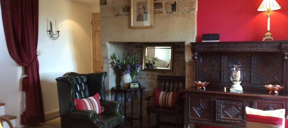 Bretton Cottage, Hope Valley — photo 1