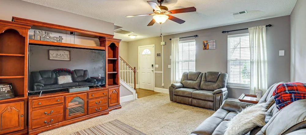 Wooded Trail On-site, Spacious Simpsonville Home, 辛普森维尔 — 照片 1