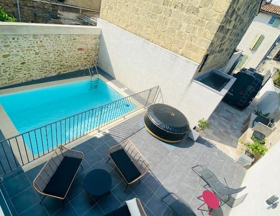 Agréable maison de village avec piscine, 勒卡亚尔 — 照片 1