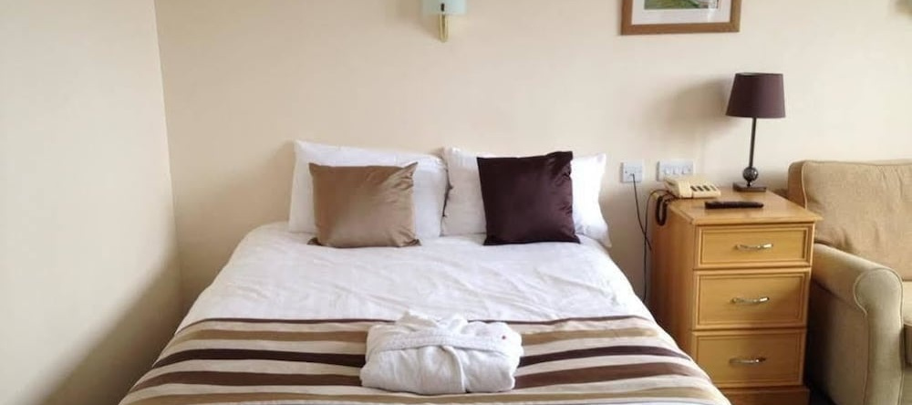 Tufted Duck Hotel, St Combs — photo 1