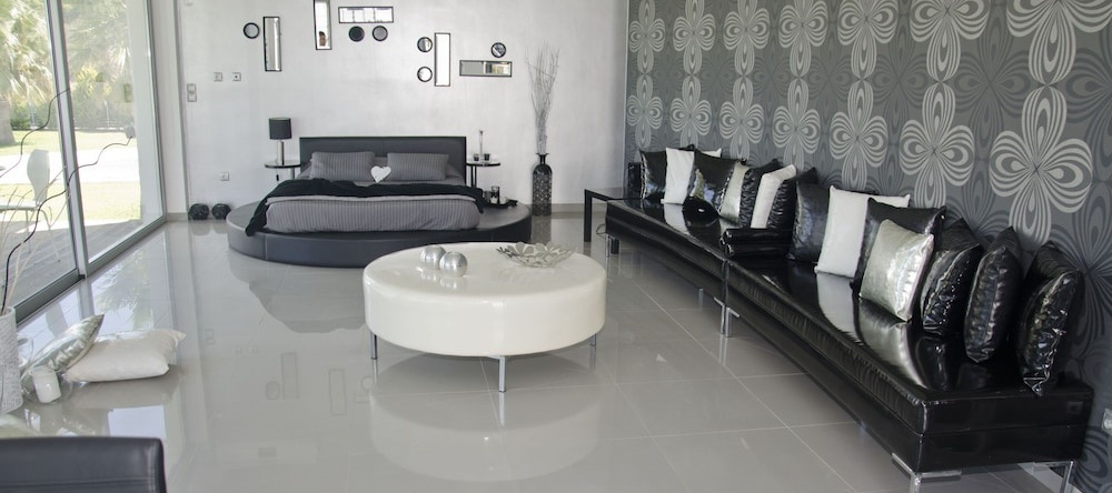 Ktima Reveli Black Suite2-4 Persons, Chania — photo 1