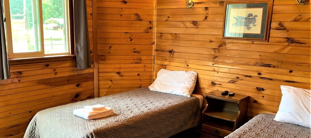 Pine Crest Motel And Cabins, 巴顿 — 照片 1