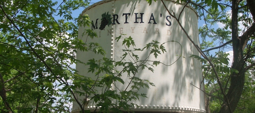 Martha's Vineyard Bed & Breakfast, 南黑文 — 照片 1