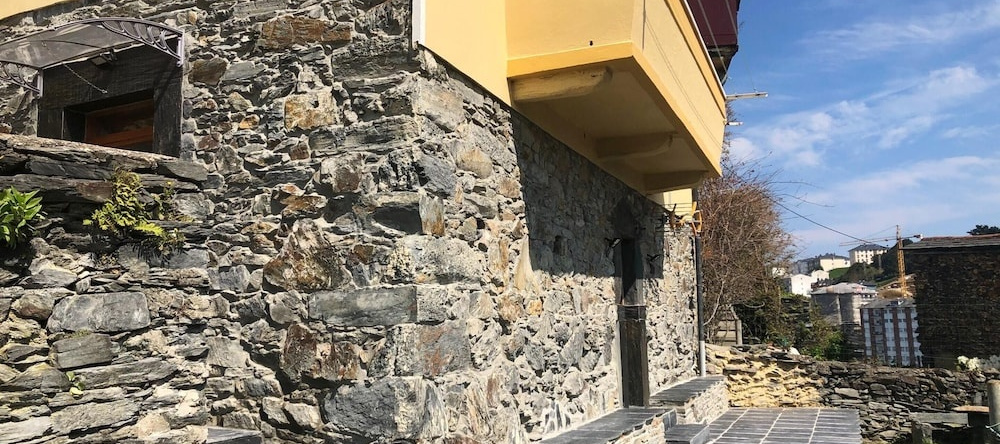 Studio in Luarca, With Wonderful Mountain View and Enclosed Garden - 700 m From the Beach, 卢阿尔卡 — 照片 1
