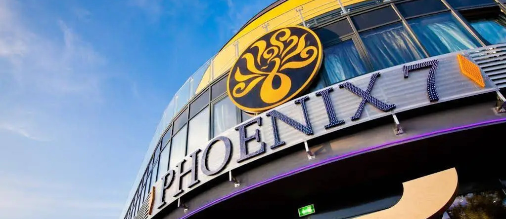 Phoenix7, Modling — photo 1