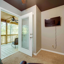 Private Hot Tub, Yard: Pet-friendly Whittier Cabin, Whittier — photo 3