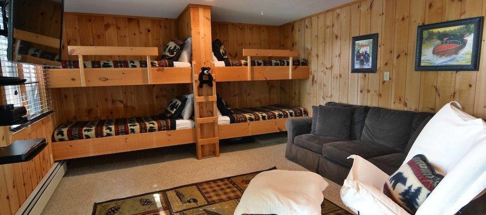 Bearfoot Retreat 4 Bedrooms 3 Bathrooms Condo, 契卡梅贡州立森林 — 照片 1