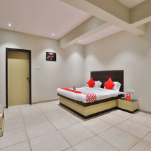 Oyo 16122 Hotel Navya Palace, Даман — фото 4