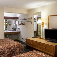 Economy Inn & Suites, Hannibal — photo 5