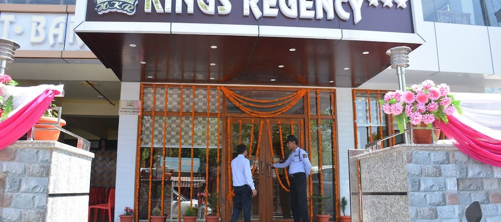 Hotel Kings Regency, Кангра — фото 1