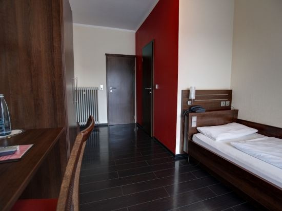 Seehotel Gelterswoog, Kaiserslautern — photo 1