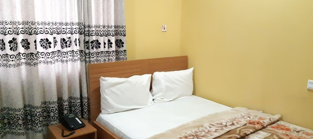 Drake Hotel, Абуджа — фото 1