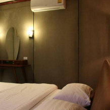 Hop N Hip Hotel, 沙功那空 — 照片 2