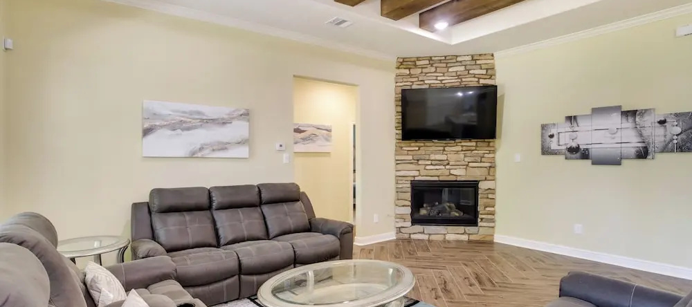 Chic Texas Abode W/ Patio & Fenced-In Yard!, Томбал — фото 1