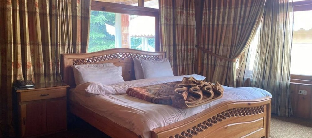PinePark Lake Luxury Resort Naran, 纳兰 — 照片 1