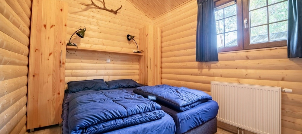 Wooden Chalet with Dishwasher near De Veluwe National Park, 奥特洛 — 照片 1