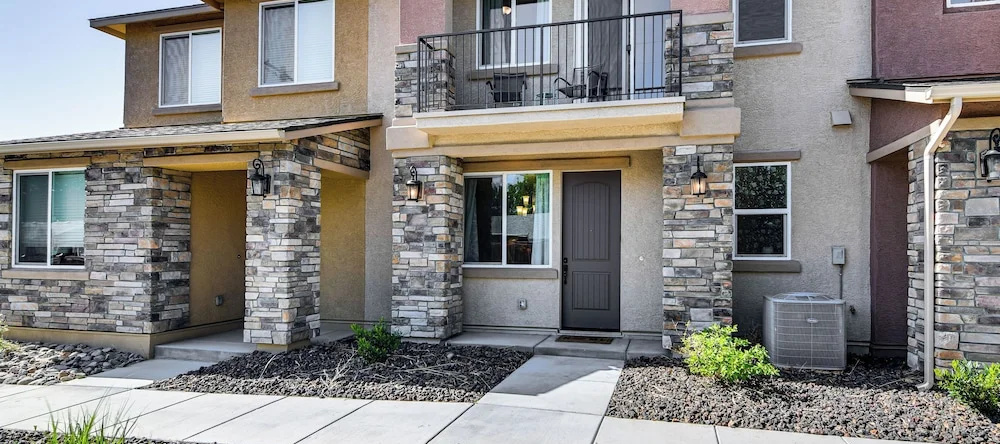 16 Mi to Lake Tahoe: Carson City Townhome, Carson City — photo 1