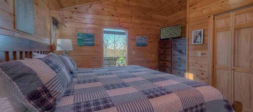 Adventure Us by Escape to Blue Ridge, Necowa Cove — photo 1