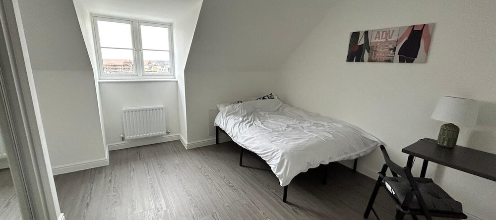 House - Sleeps 8 - Free Parking and Ps5, Ebbsfleet Valley — photo 1