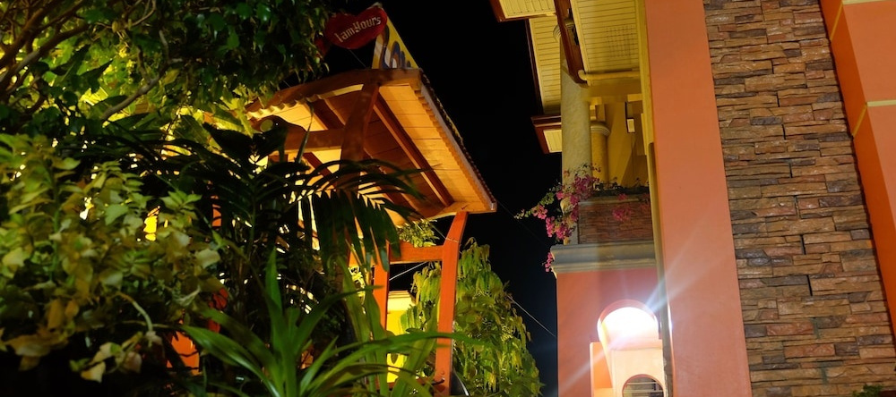 The Orange House - Vigan Villa, Бантай — фото 1