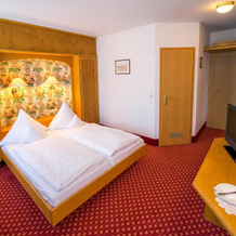 Hotel-Gasthof Zum Weyssen Rössle, 希尔塔赫 — 照片 2