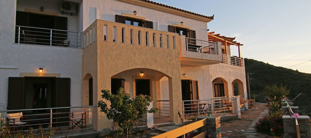 Anemi Apartments, Armenistis — photo 1