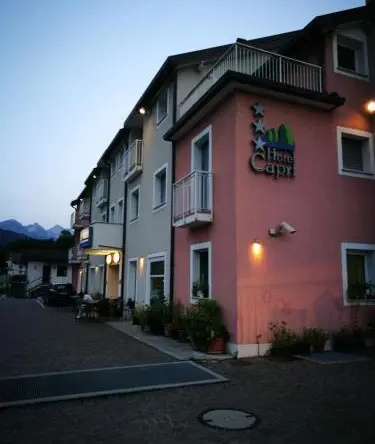 Hotel Capri, 蓬泰内莱阿尔卑 — 照片 1