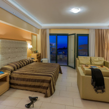 Ai Yannis Suites and Apartments Hotel, 卡尔达米拉 — 照片 3