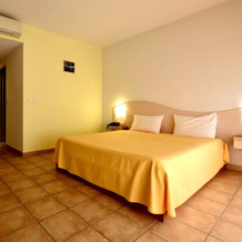 Hotel Pernes Les Fountaines, 佩尔讷莱方丹 — 照片 4