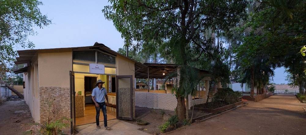 Avadale Tadoba - Stag Groups Not Allowed, 巴姆德利 — 照片 1