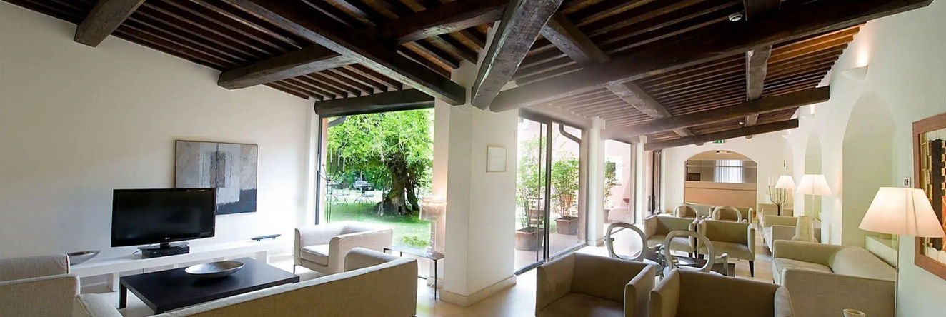 La Reggia Sporting Center, 卡沙 — 照片 1