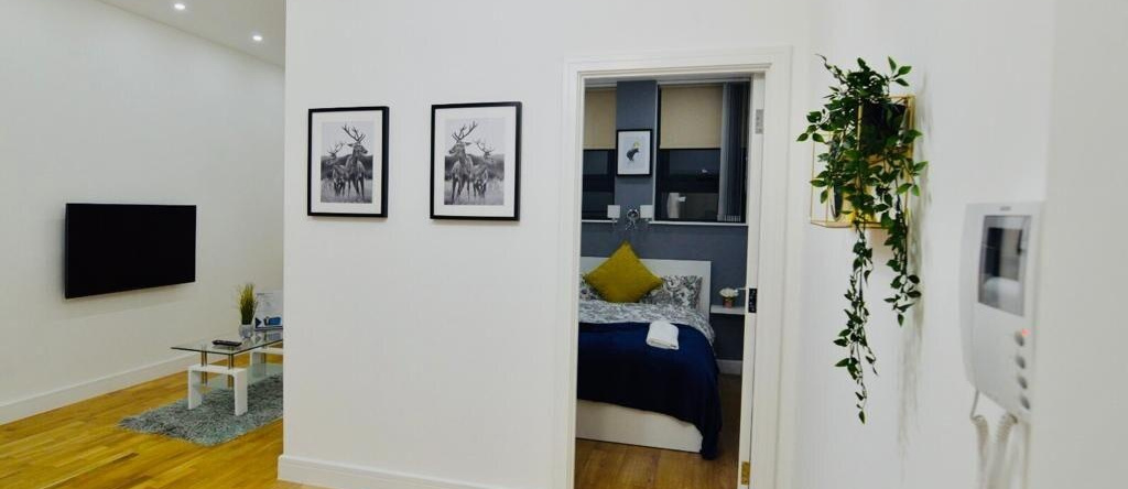 Cosy Central Self Contained Flat by CozyNest, Reading — photo 1
