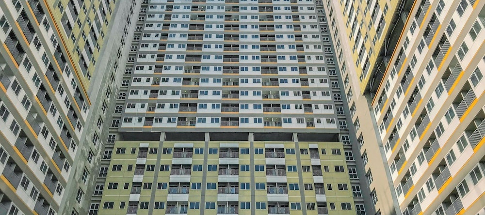 Homey And Minimalist 1Br Royal Sentul Park Apartment, Kadumangu — photo 1