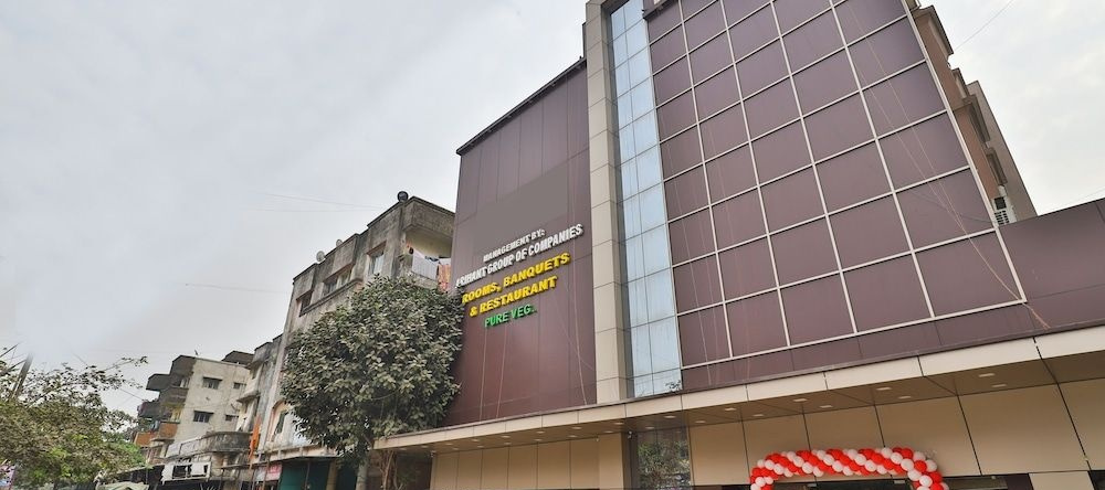 Oyo 27633 Hotel Dan, Вапи — фото 1