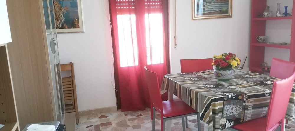 House With one Bedroom in Marina di Caronia, With Wonderful sea View, Furnished Terrace and Wifi Near the Beach, 卡罗尼亚 — 照片 1